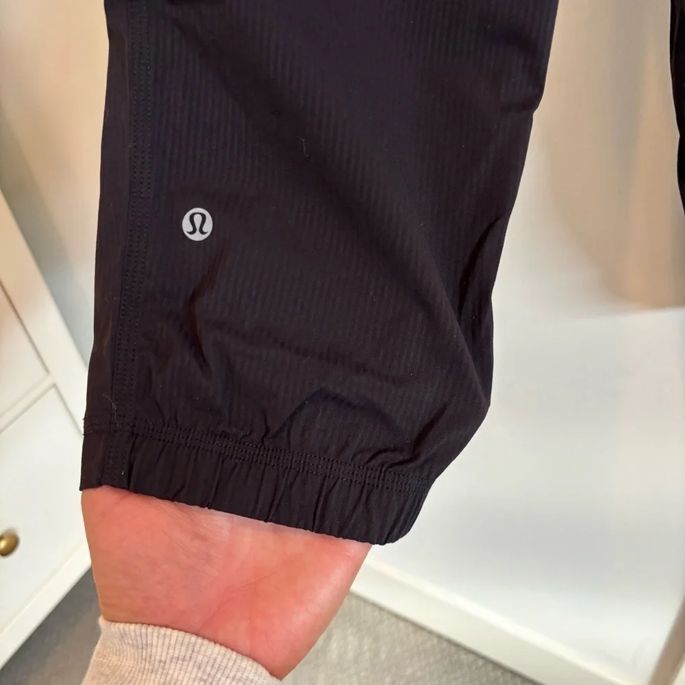 Lululemon Dance Studio Mid-Rise Cropped Pant Lightweight Swift Fabric Size 2